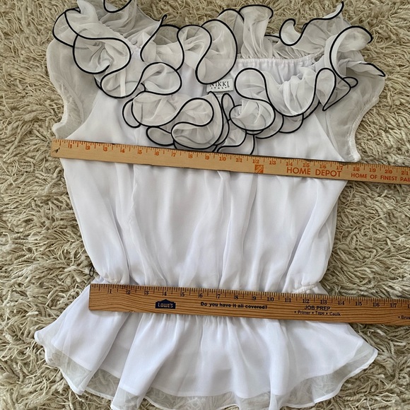 Nikki Italy women's white Sleeveless blouse, size 7(M) Crinkle Ruffles boho - Picture 7 of 15
